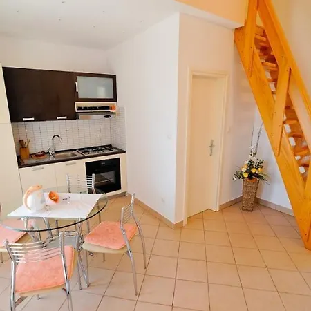 Apartman In With Seaview, Terrace, Air Condition, Wifi *