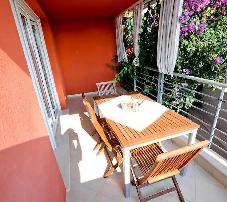 Apartman In With Seaview, Terrace, Air Condition, Wifi *