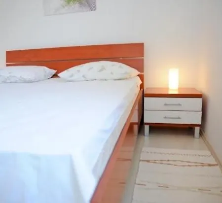 In With Seaview, Terrace, Air Condition, Wifi Apartman